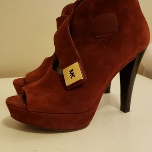 LIKE NEW Gorgeous maroon Michael Kors platform heels
